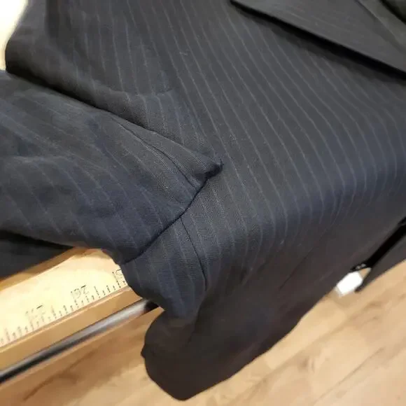 DKNY Black Pinstripe 100% Wool Suit jacket 32 Long 25 P2P